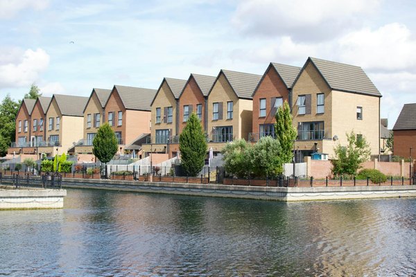 Miroitier antibes : des solutions en verre à votre mesure