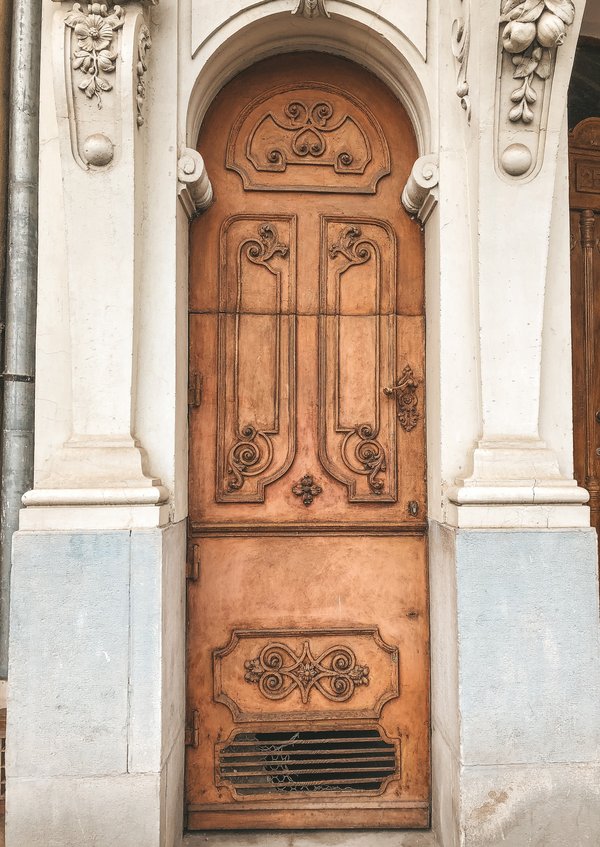 Choisir votre porte d'entrée à Dijon : sécurité et style